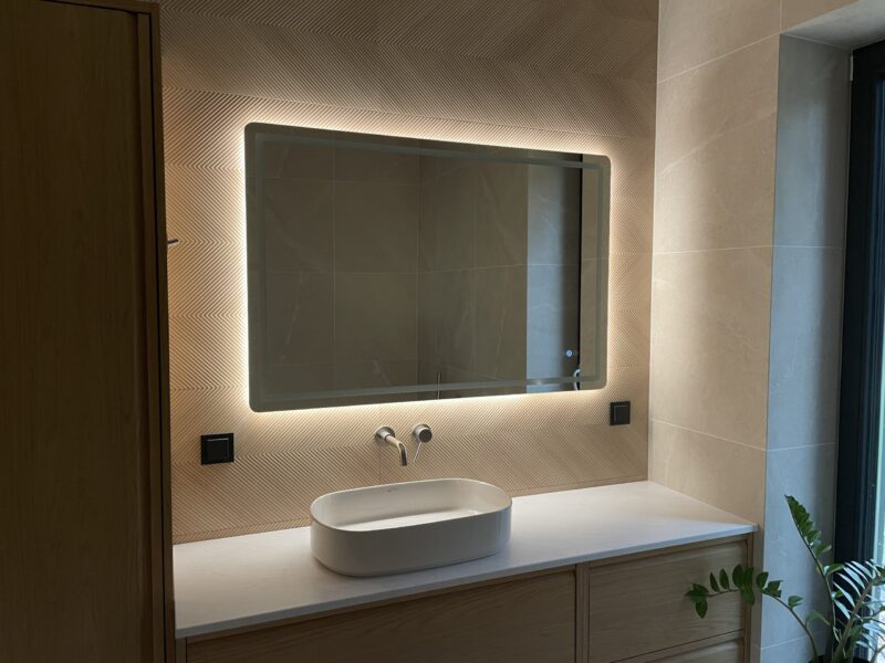 HUGO 1200×800 mm ristkülikukujuline LED-peegel esivalgustuse ja tagumise valgustusega (2 LED-riba) — изображение 9